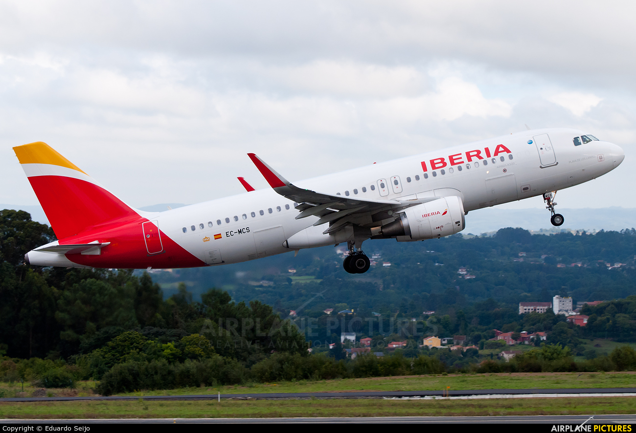 Iberia EC-MCS aircraft at La Coruña