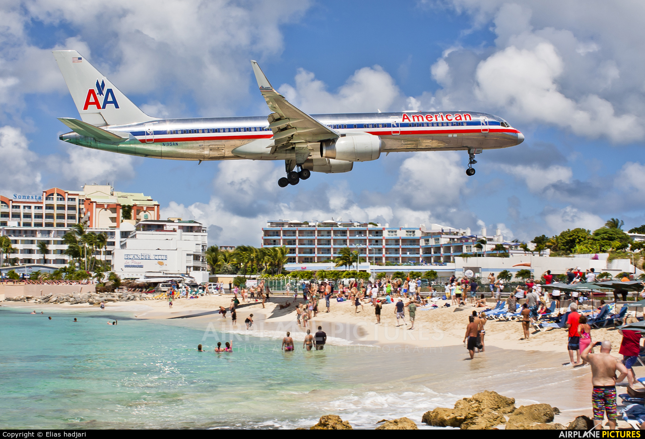 American Airlines N195AN aircraft at Sint Maarten - Princess Juliana Intl
