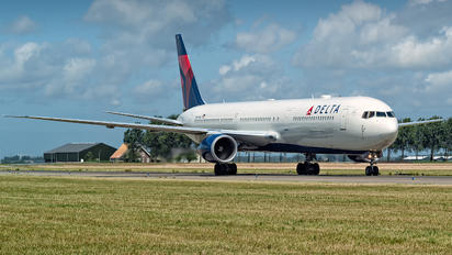 N830MH - Delta Air Lines Boeing 767-400ER