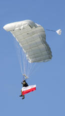 - - Compact Skydive Parachute Parachutist