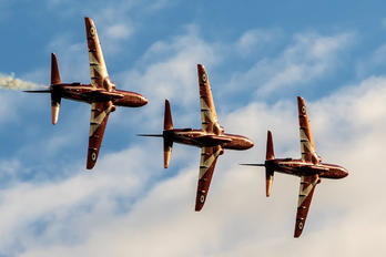- - Royal Air Force "Red Arrows" British Aerospace Hawk T.1/ 1A