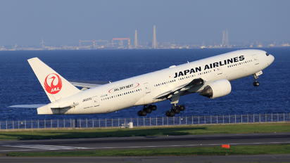 JA007D - JAL - Japan Airlines Boeing 777-200