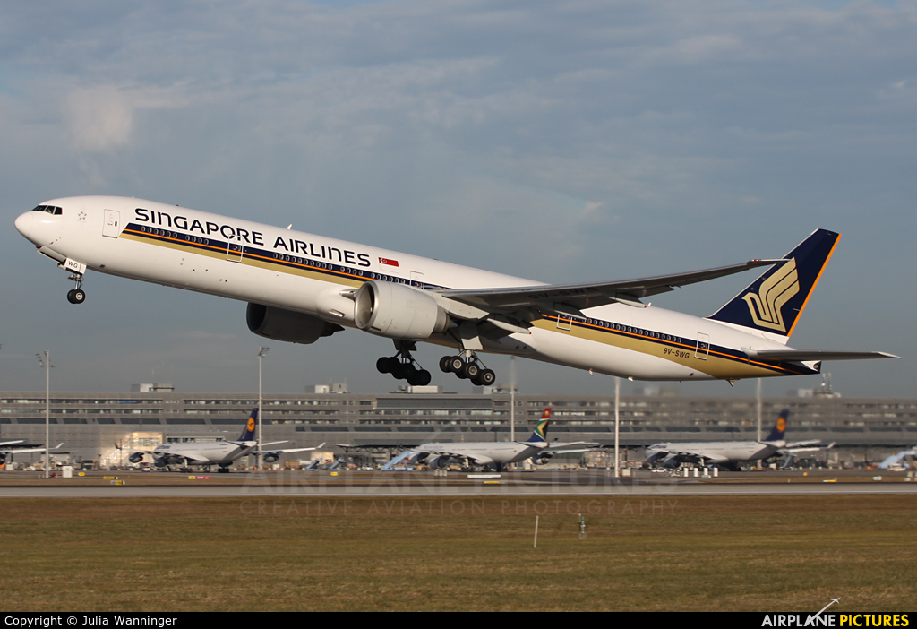 Singapore Airlines 9V-SWG aircraft at Munich
