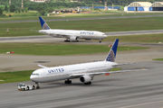 United Airlines N66051 image