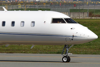 M-IUNI - Private Bombardier BD-700 Global 5000