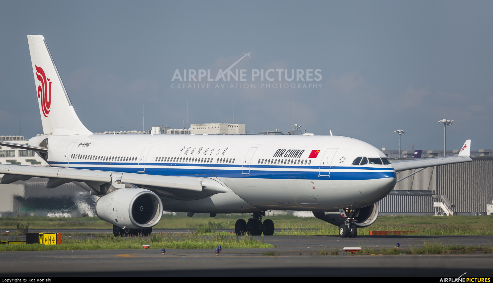 Air China B-5916 aircraft at Tokyo - Haneda Intl