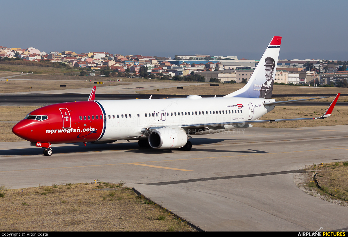 Norwegian Air Shuttle LN-NIB aircraft at Lisbon