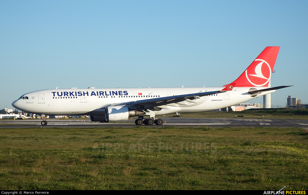 Turkish Airlines TC-JIL aircraft at Lisbon