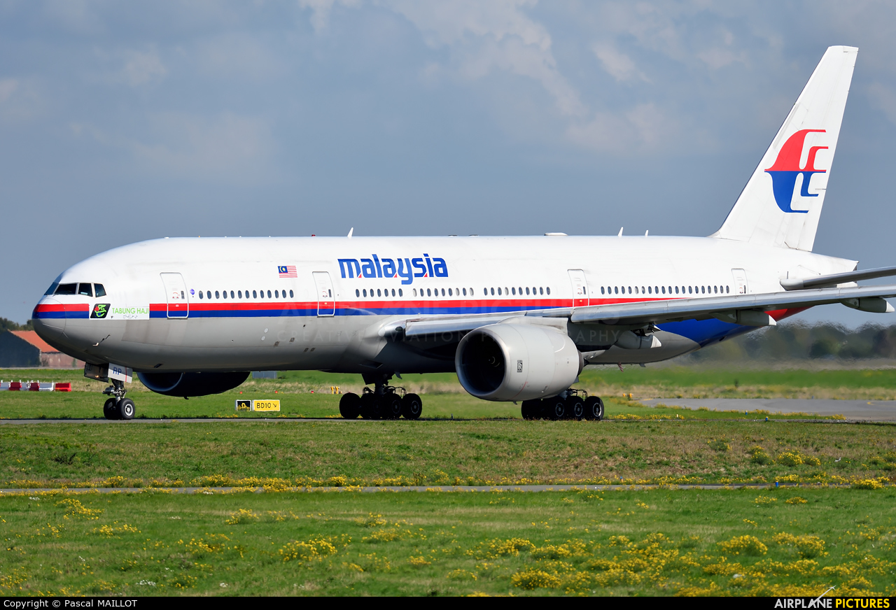 Malaysia Airlines 9M-MRP aircraft at Paris - Charles de Gaulle