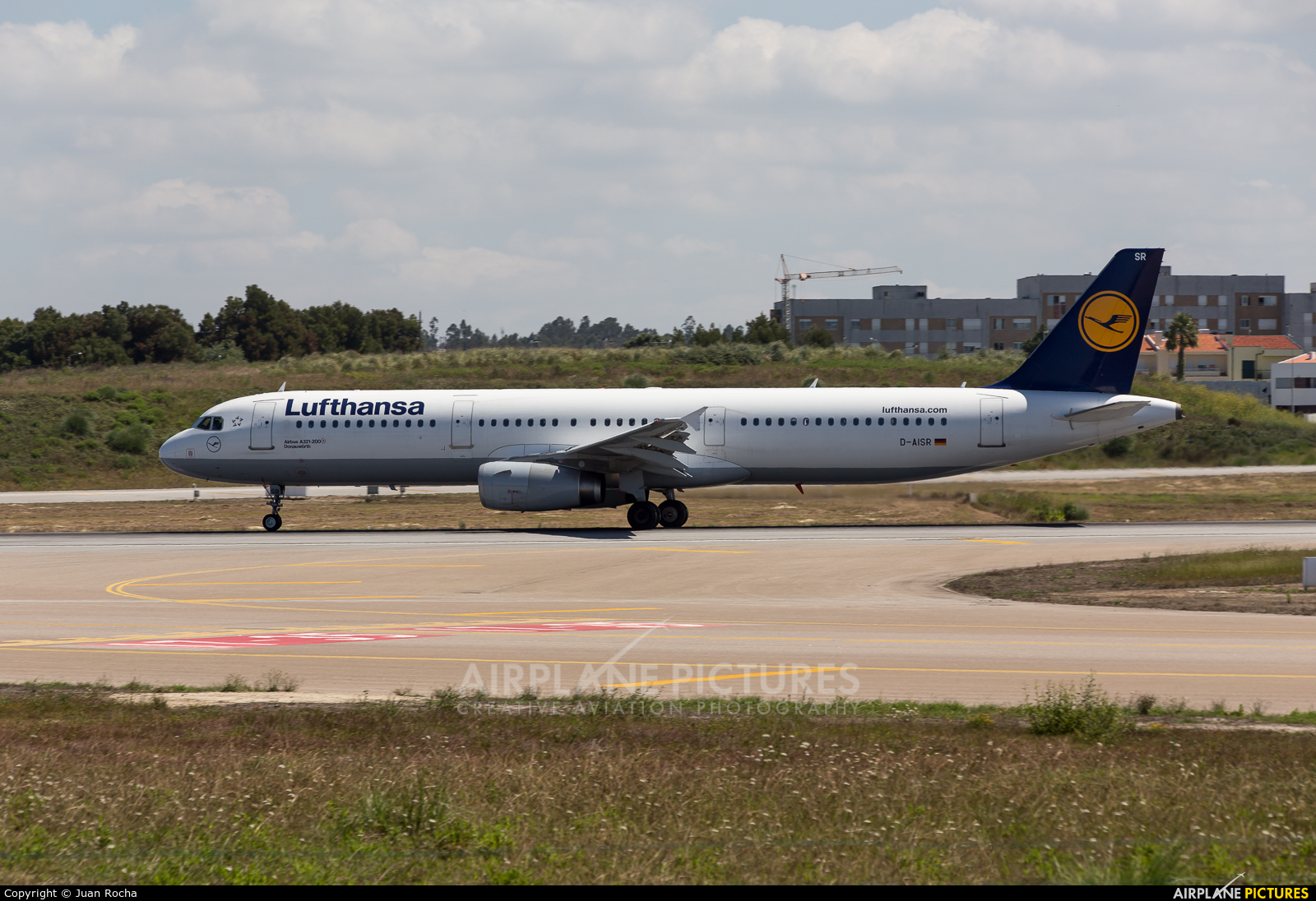 Lufthansa D-AISR aircraft at Porto