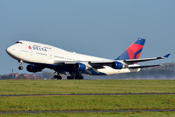 N673US - Delta Air Lines Boeing 747-400