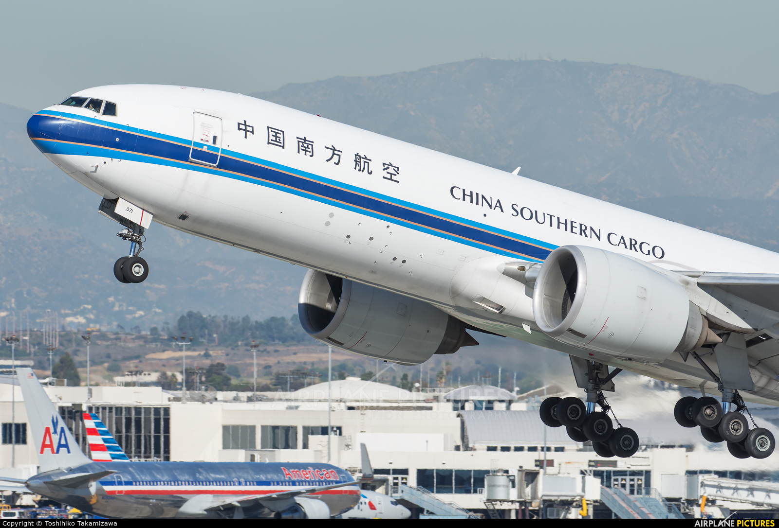 China Southern Cargo B-2071 aircraft at Los Angeles Intl