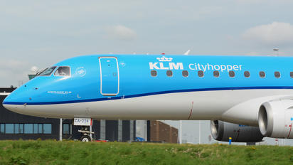 PH-EZA - KLM Cityhopper Embraer ERJ-190 (190-100)