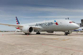 N808AN - American Airlines Boeing 787-8 Dreamliner
