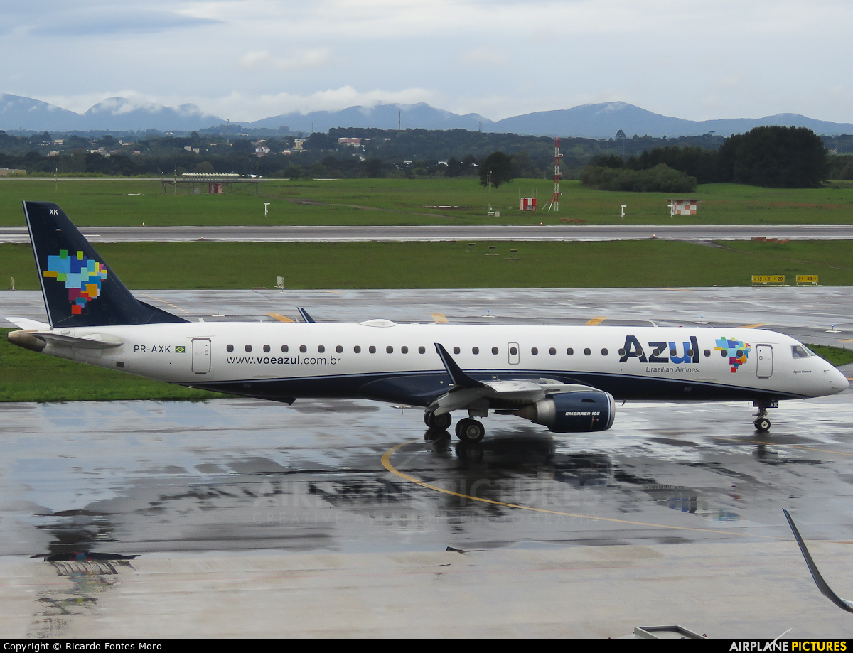 Azul Linhas Aéreas PR-AXK aircraft at Curitiba -  Afonso Pena