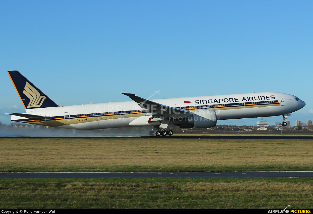 Singapore Airlines 9V-SWF aircraft at Amsterdam - Schiphol