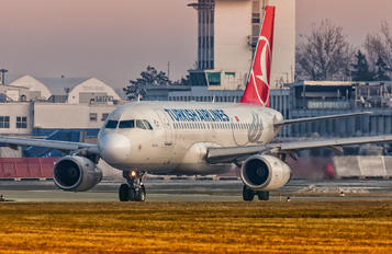 TK-JLS - Turkish Airlines Airbus A319