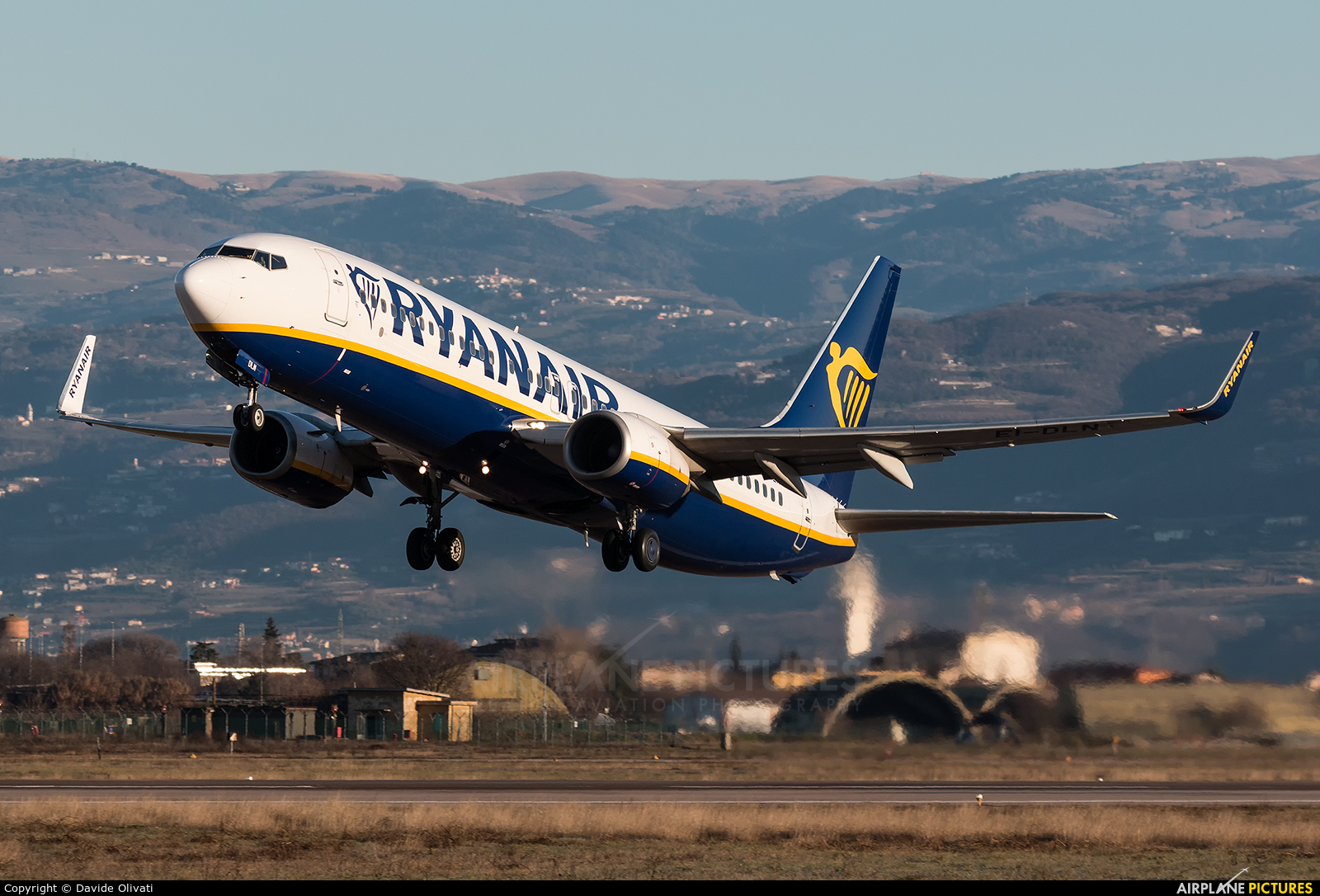 Ryanair EI-DLN aircraft at Verona - Villafranca