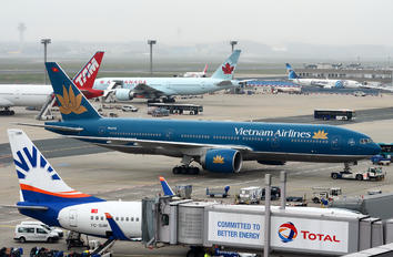 VN-A142 - Vietnam Airlines Boeing 777-200ER