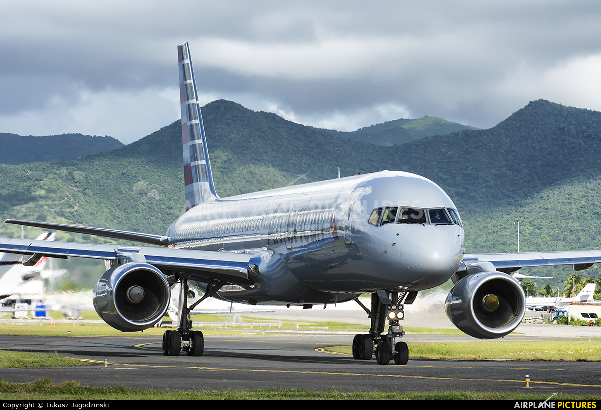 American Airlines N940UW aircraft at Sint Maarten - Princess Juliana Intl