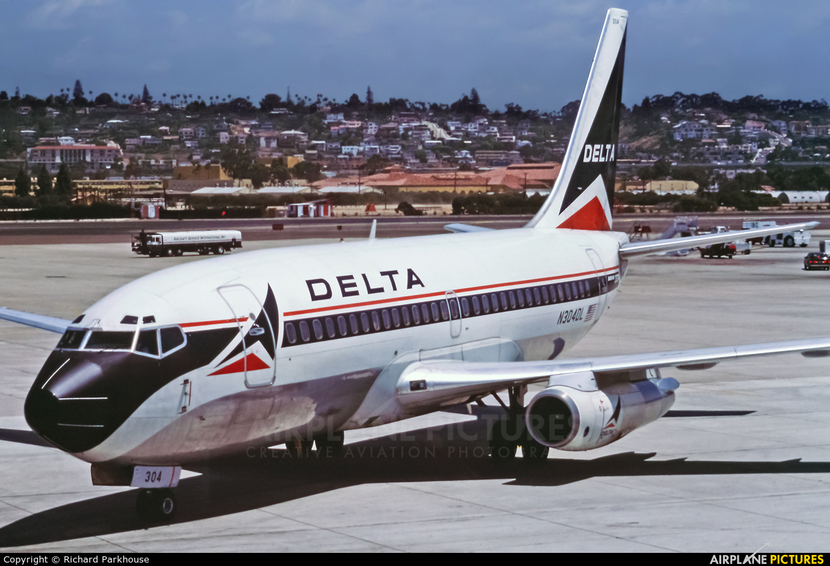 Delta Air Lines N304DL aircraft at San Diego - Lindbergh Field