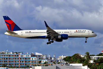 N6700 - Delta Air Lines Boeing 757-200