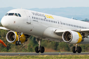 EC-LOP - Vueling Airlines Airbus A320