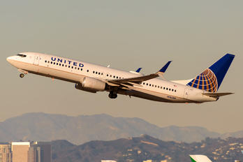 N76288 - United Airlines Boeing 737-800