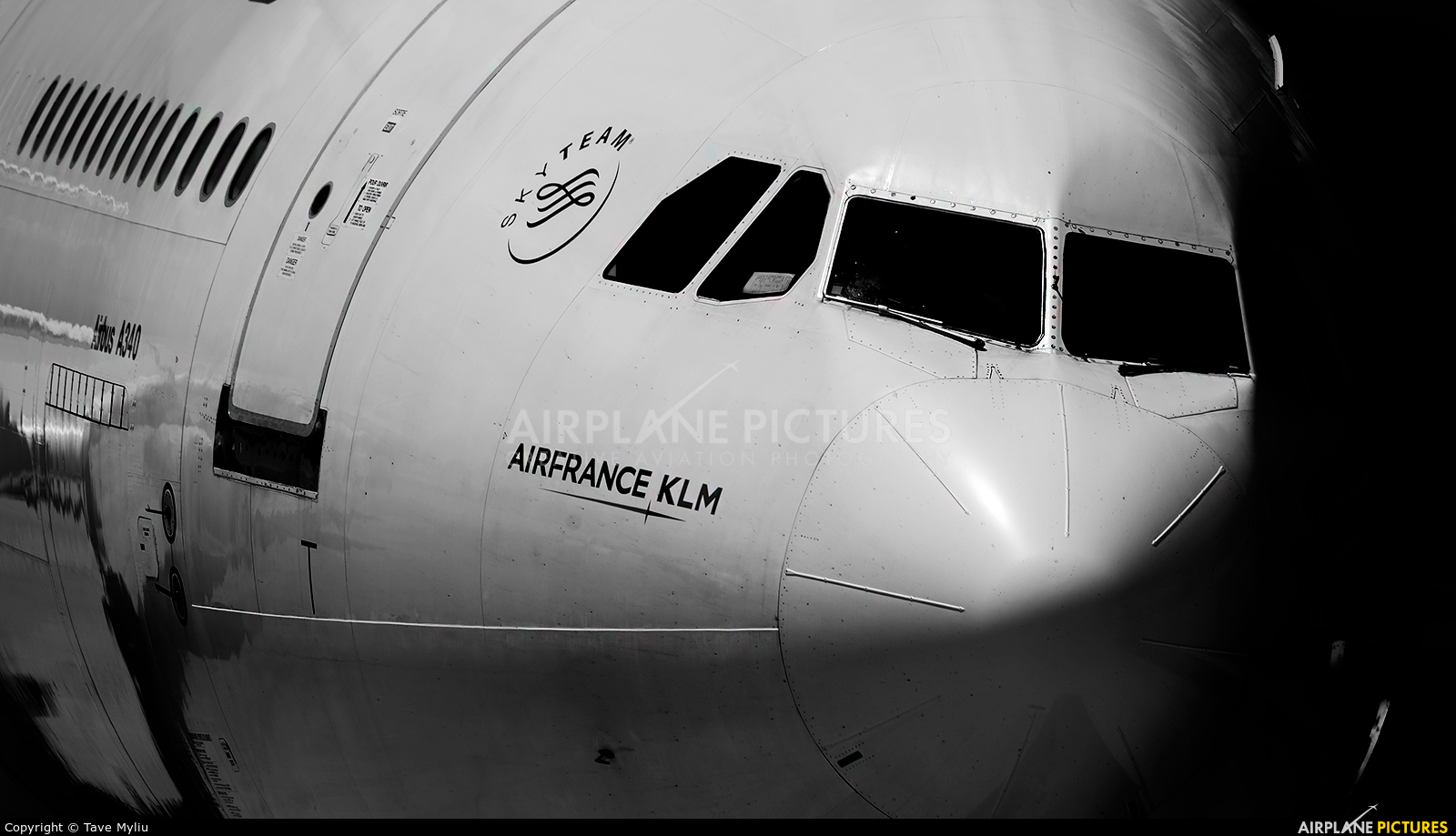 Air France F-GLZU aircraft at Paris - Charles de Gaulle