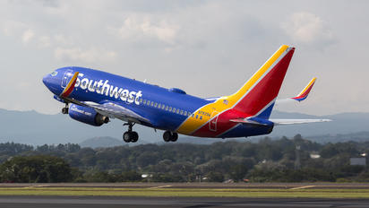 N7825A - Southwest Airlines Boeing 737-700