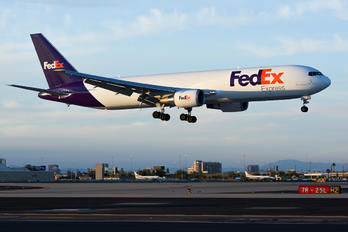 N128FE - FedEx Federal Express Boeing 767-300ER