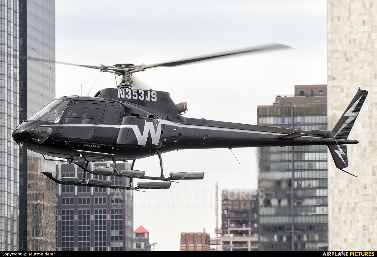 Private N353JS aircraft at East 34th Street Heliport
