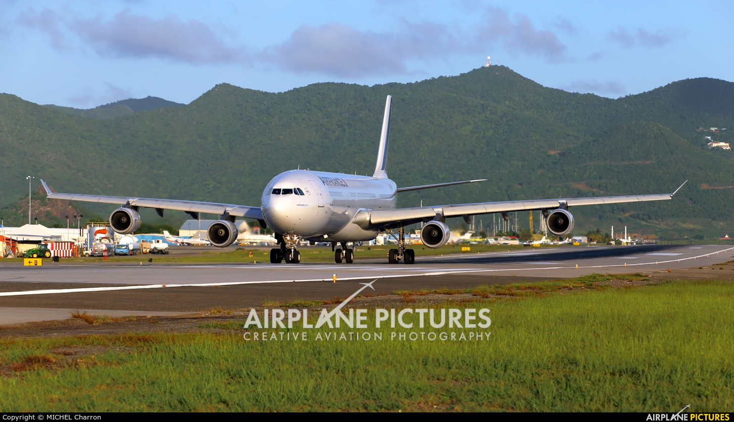 Air France F-GLZS aircraft at Sint Maarten - Princess Juliana Intl