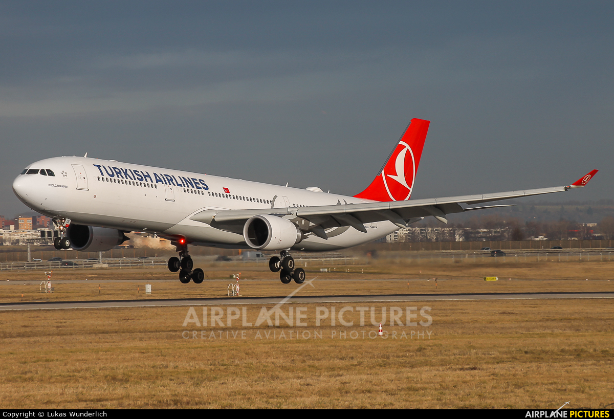 Turkish Airlines TC-JOI aircraft at Stuttgart