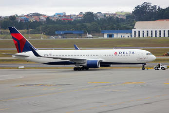 N16065 - Delta Air Lines Boeing 767-300ER