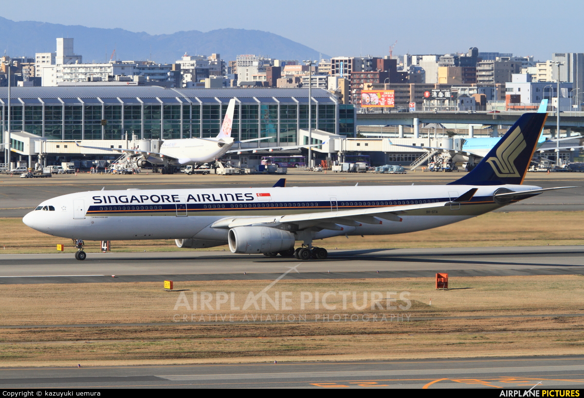 Singapore Airlines 9V-STA aircraft at Fukuoka