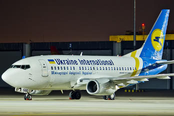UR-GBC - Ukraine International Airlines Boeing 737-500