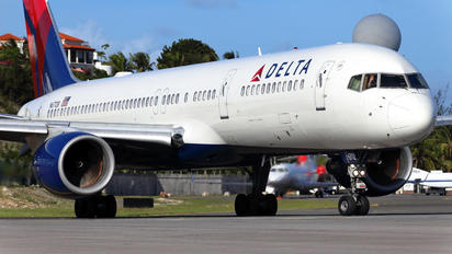 N6712B - Delta Air Lines Boeing 757-200