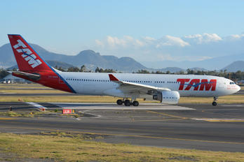 PT-MVQ - TAM Airbus A330-200
