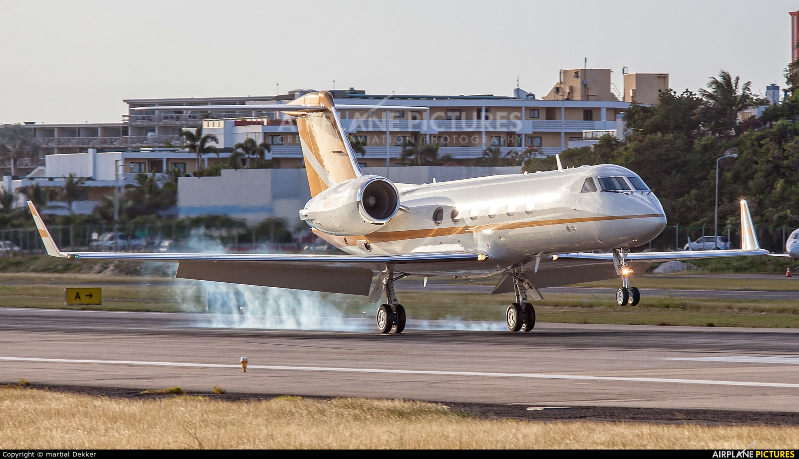 Private N606PS aircraft at Sint Maarten - Princess Juliana Intl