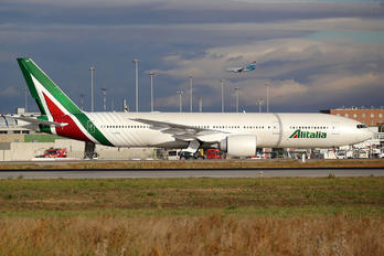 I-DISU - Alitalia Boeing 777-200ER