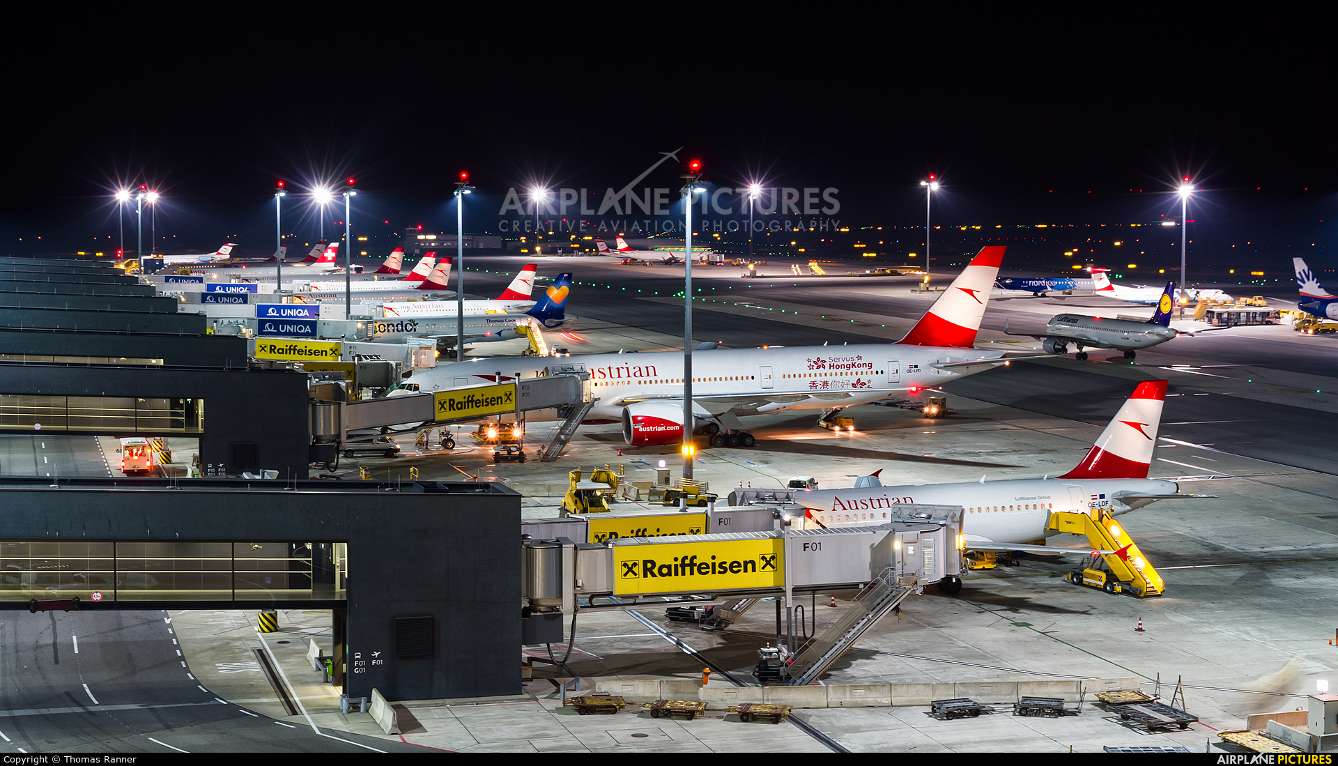 - Airport Overview - aircraft at Vienna - Schwechat