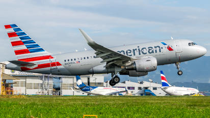 N4005X - American Airlines Airbus A319