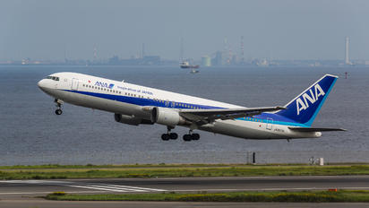 JA8579 - ANA - All Nippon Airways Boeing 767-300