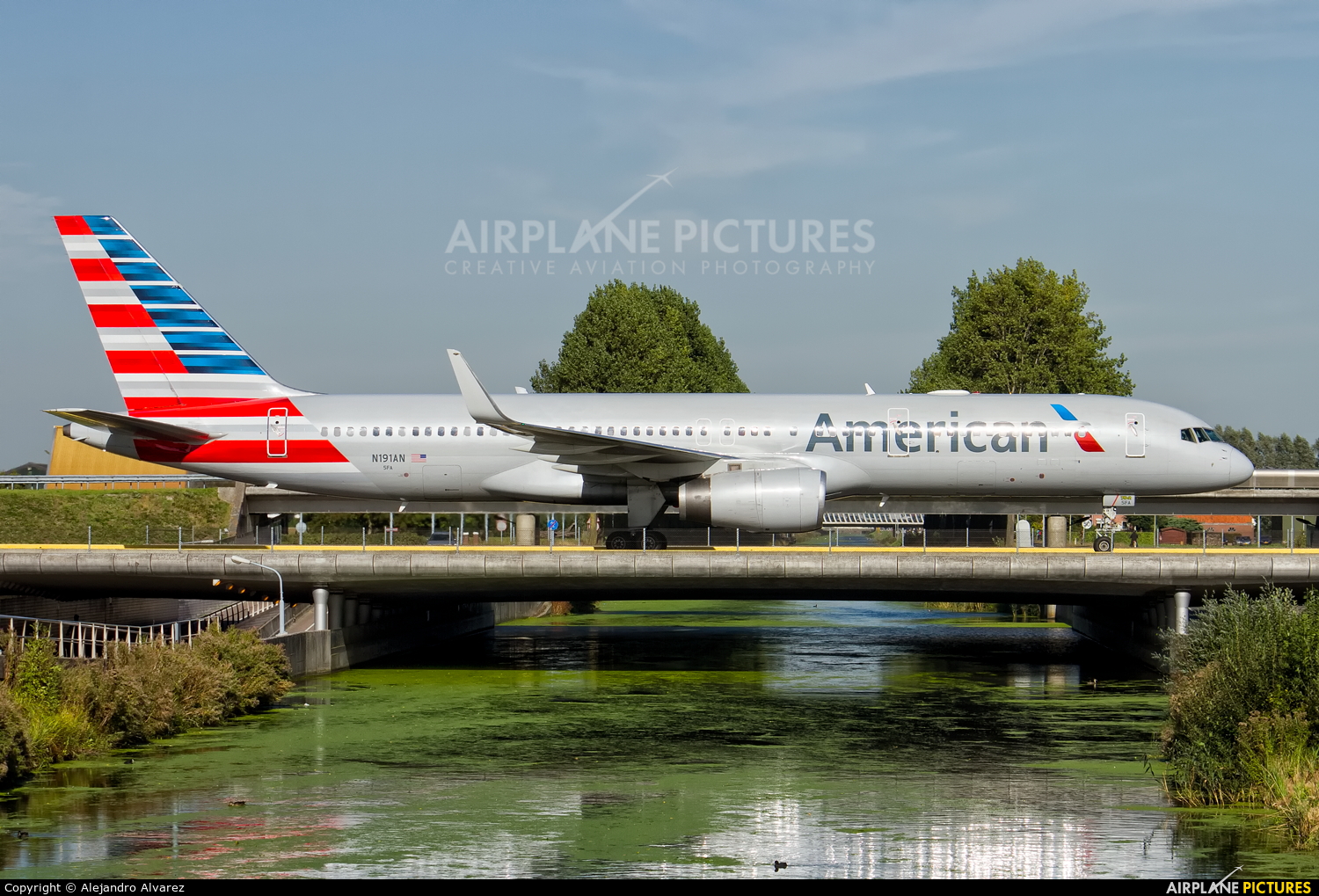 American Airlines N191AN aircraft at Amsterdam - Schiphol