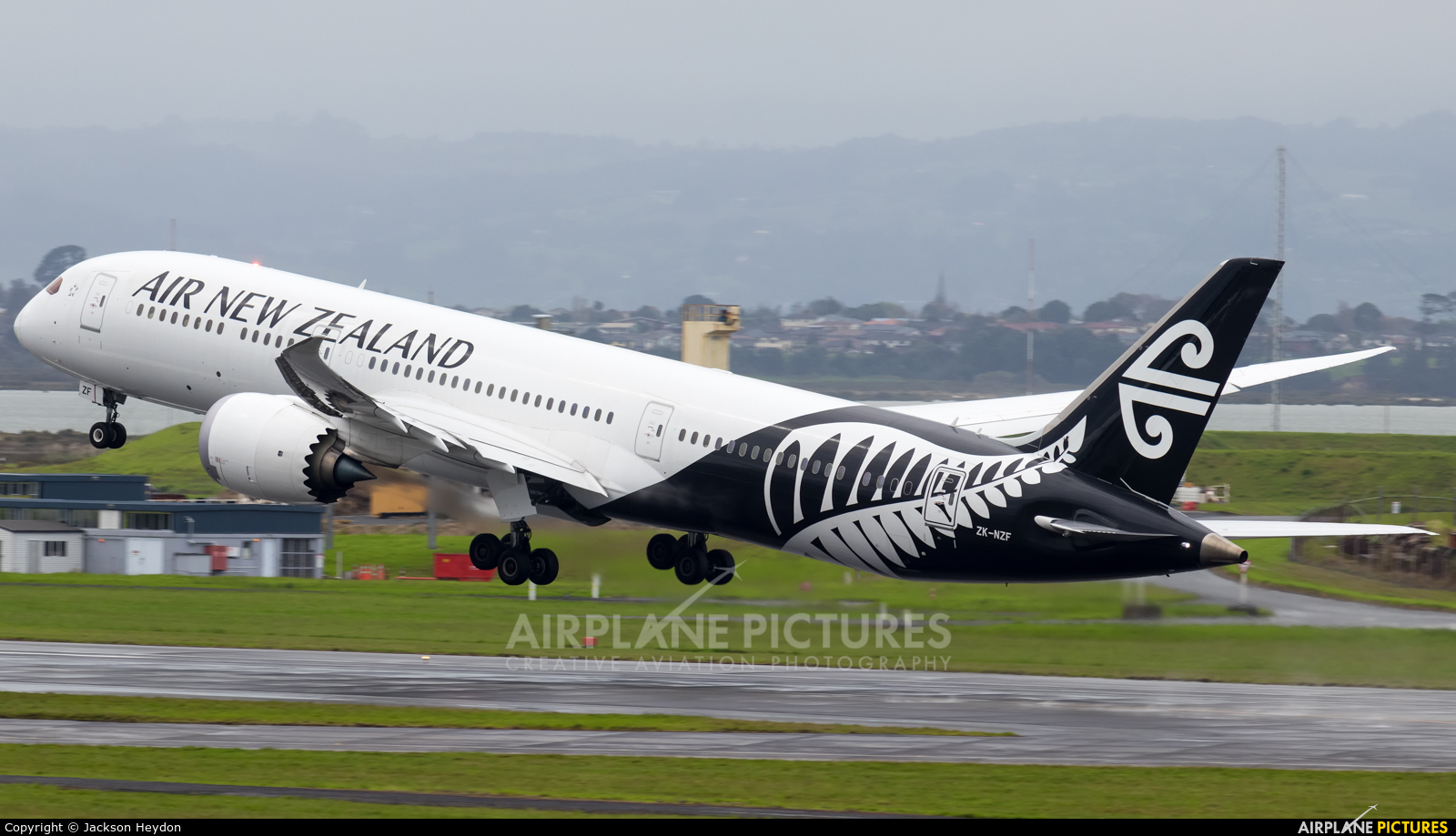 Air New Zealand ZK-NZF aircraft at Auckland Intl