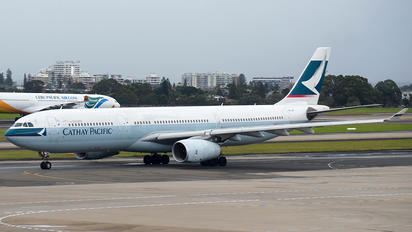 B-LAI - Cathay Pacific Airbus A330-300