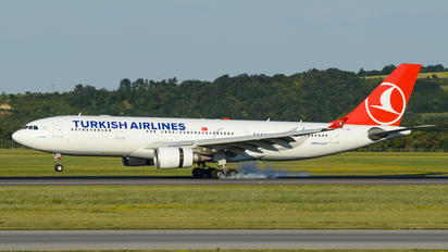 TC-JNE - Turkish Airlines Airbus A330-200
