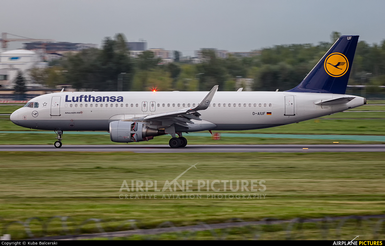 Lufthansa D-AIUF aircraft at Warsaw - Frederic Chopin