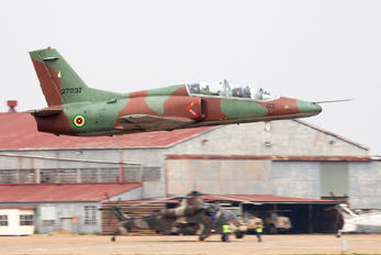 2703J - Zimbabwe - Air Force Pakistan Aeronautical Complex K-8 Karakorum